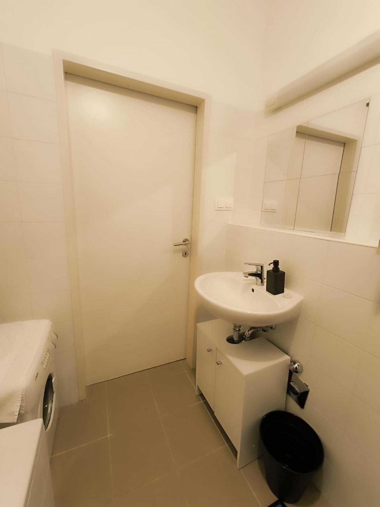 Pretty Apartment Next To Metro Station Viena Exterior foto